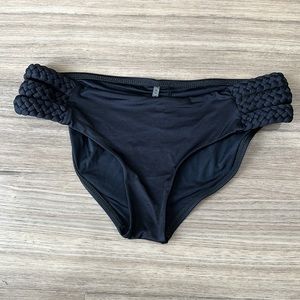 Vitamin A Jaydah braided black bottoms. Size M Size 8